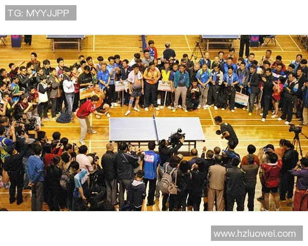 姚明亲临上海观赛现场与球迷互动共庆篮球盛事