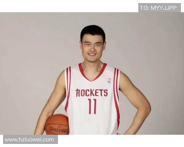 姚明身高揭秘：从篮球场到生活中的巨人之路