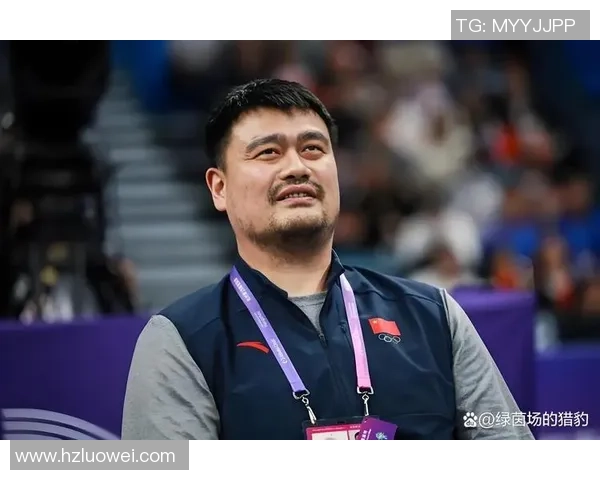 姚明高大威猛球场传奇赞美其无畏精神与卓越成就的对联创作