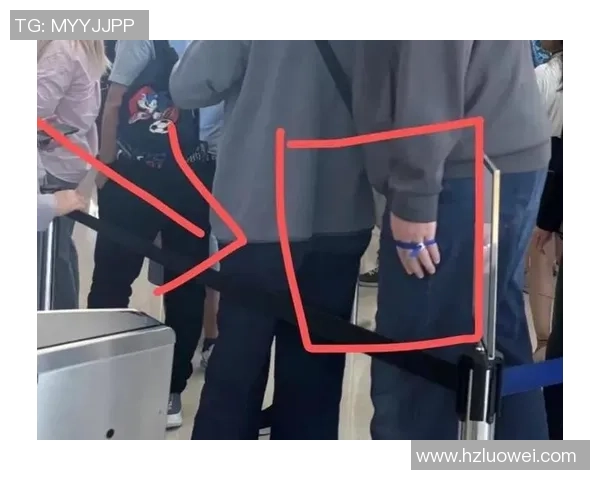 男子偶遇姚明拍照留念引发网友热议瞬间成网络热门话题