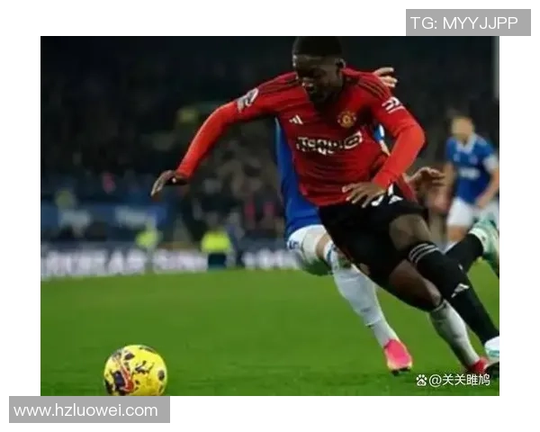 英超焦点战那不勒斯逆转曼联引发争议判罚全场沸腾