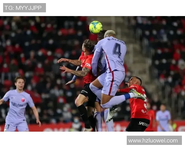 西甲激战：拜仁逆转多特蒙德红牌事件引发全场热议集锦回顾