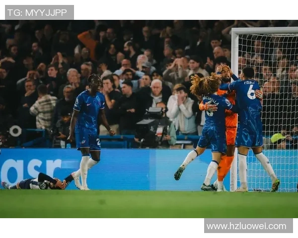 西甲激战：多特蒙德大胜阿森纳引发争议判罚全场沸腾